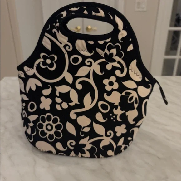 Elegant Black and Cream Floral Lunch Bag - Picture 1 of 5